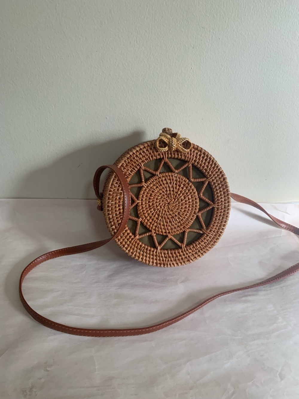 Vintage Adorable Woven Wicker Rattan Boho Round Box Crossbody 8" Handbag Purse